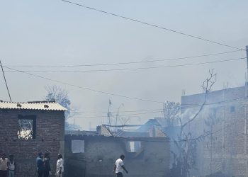 महोत्तरीको मटिहानीमा सयौ घर जलेर नष्ट, आगो अझैँ नियन्त्रण बाहिर