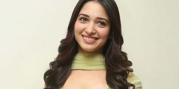 बलिवुड अभिनेत्री तमन्नालाई बयानका लागि बोलाइयो