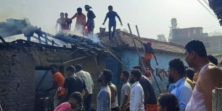 रौतहटमा एक घरमा आगलागी हुँदा लाखौँको क्षति