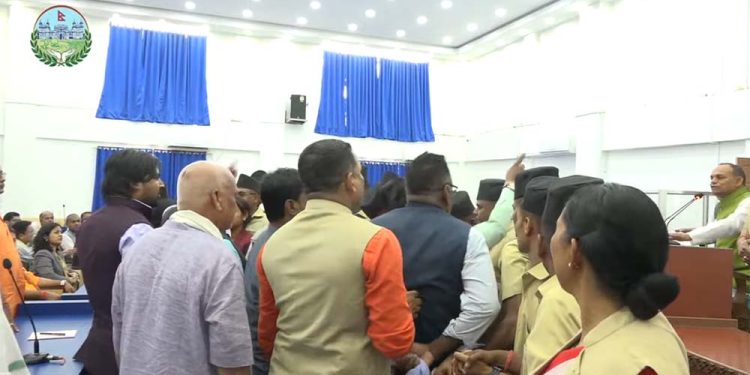 मधेश प्रदेश सभामा जनमतको अवरोध, बैठक १० मिनेटका लागि स्थगित