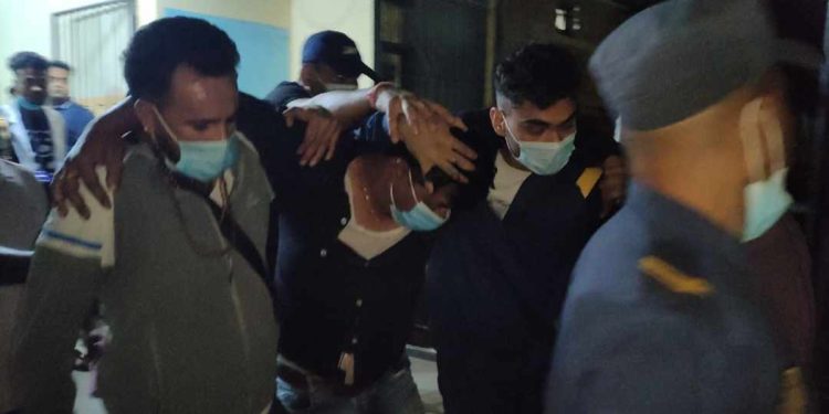 मधेश प्रदेश : प्रहरीले गोली चलाएर एक जना अपराधीलाई लियाे नियन्त्रणमा
