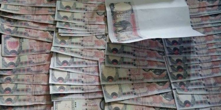 नक्कली नोटसहित वीरगंजबाट दुई जना पक्राउ