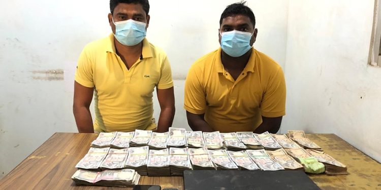 मधेश प्रदेश : स्रोत नखुलेको २२ लाख रुपैयाँसहित दुईजना पक्राउ
