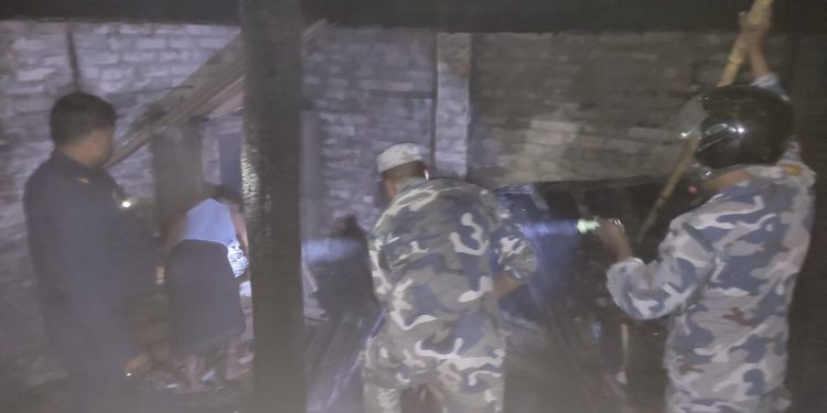 रौतहटको राजदेवीमा जस्ताको छानाभएको घरमा आगलागी झण्डै १२ लाखको क्षती