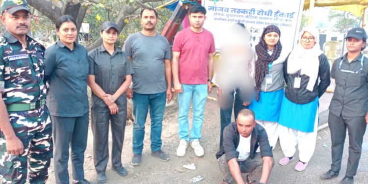 सामाजिक सञ्जालबाट प्रेम सम्बन्धमा पारी १७ वर्षीया नेपाली नाबालिकालाई भारततर्फ लैजाँदै गरेका युवक पक्राउ