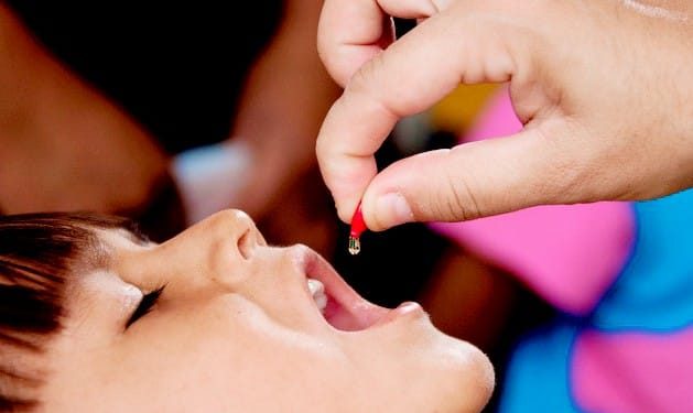 बैशाख ६ र ७ गते वालवालिकाहरुलाई भिटामिन ए र जुकाको औषधि खुवाइदै