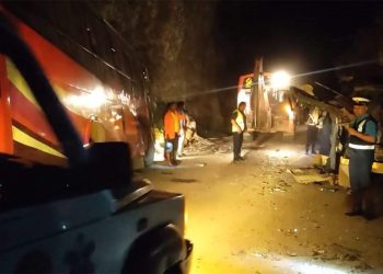 चितवनमा महोत्तरी आउँदै गरेको बससहित चार सवारी साधन एकापसमा ठोक्किँदा एकको मृत्यु, २२ घाइते