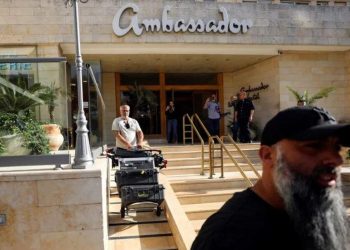 अल जजिरा टिभीको कार्यालयमा इजरायली प्रहरीले मार्यो छापा