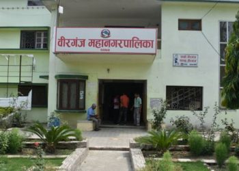 वीरगञ्ज महानगरले गीता मन्दिरका अनधिकृत सटर भत्कायो