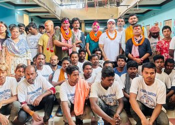 कश्मीरमा बन्धक बनाइएका सर्लाही, महोत्तरी र धनुषाका ३५ नेपाली फर्के  घर