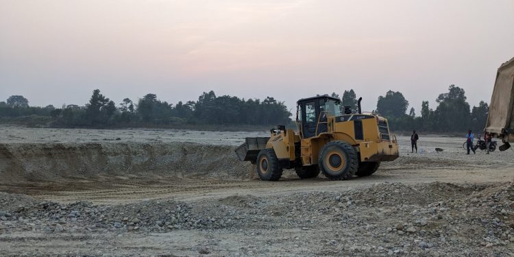 रातु नदी उत्त्खननविरुद्ध सर्वोच्चको अन्तरिम आदेश बदर माग गर्दै बर्दिवास नगरको सर्वोच्चमा रिट