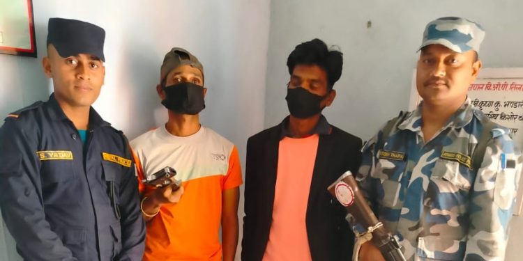 सप्तरीबाट पेस्तोलसहित दुई जना पक्राउ