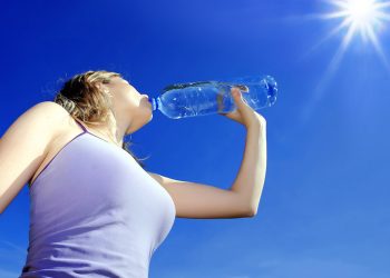 गर्मीमा धेरै पानी मात्र पिएर पुग्दैन, अरु के खाने ?