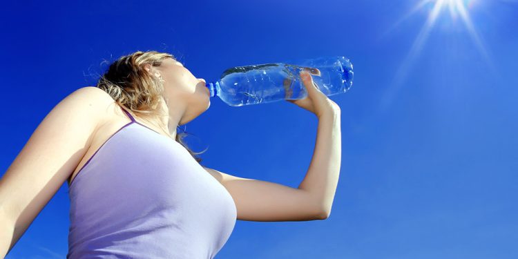 गर्मीमा धेरै पानी मात्र पिएर पुग्दैन, अरु के खाने ?