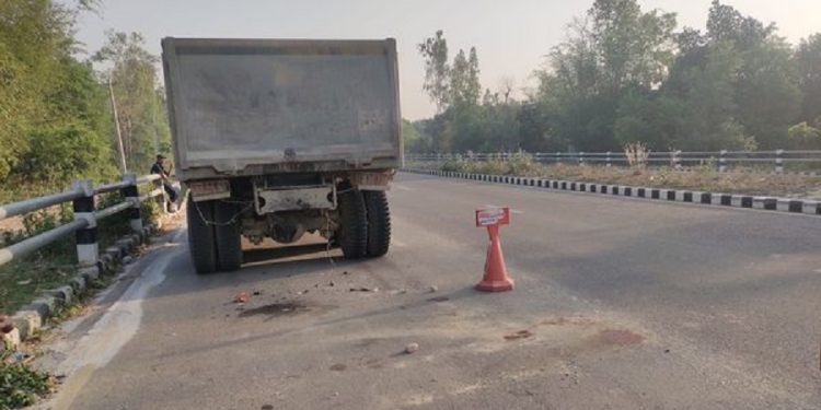 धनुषामा रोकिराखेको ट्रिपरमा मोटरसाइकल ठोक्किँदा एक जनाको मृत्यु