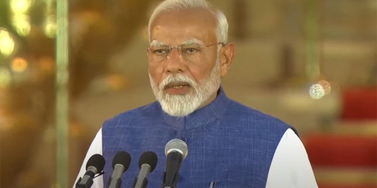 नरेन्द्र मोदीले लिए प्रधानमन्त्रीको शपथ