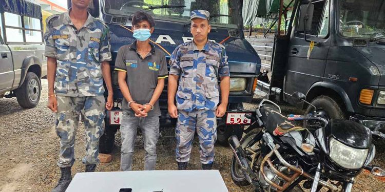 रौतहटबाट भारतीय नागरिक पेस्तोलसहित पक्राउ
