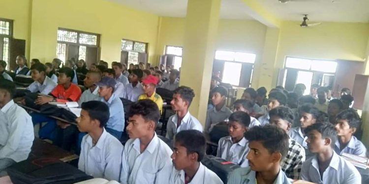 मधेशको शिक्षाको अवस्था दयनीय : एक सय विद्यार्थी, एक शिक्षक