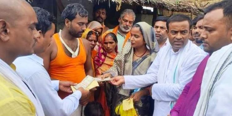 सीमलताल दुर्घटना : पीडित परिवारलाई आर्थिक सहयोग