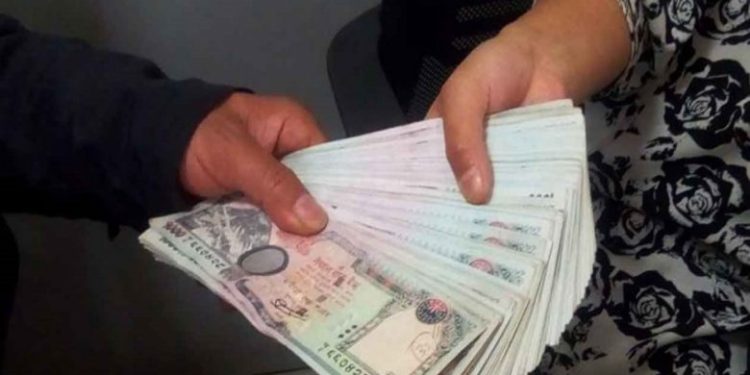 क्यान्सर अस्पतालका लेखा अधिकृत घुससहित पक्राउ