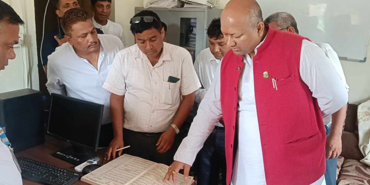 मधेसका ११ मन्त्रालयमा मुख्यमन्त्री सिंहको छड्के, अधिकृतदेखि सचिवसम्म धेरैजसो कर्मचारी गयल