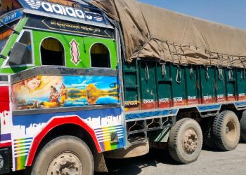 सर्लाहीबाट ७ लाख मूल्य बराबरको चिनी सहित ट्रक प्रहरीकाे नियन्त्रणमा