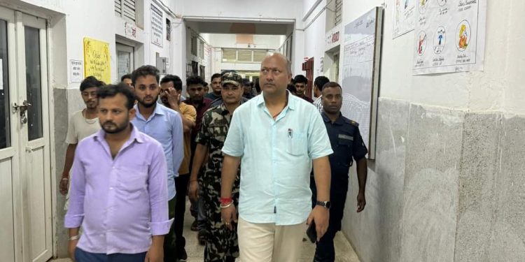 मुख्यमन्त्री सिँहद्वारा प्रादेशिक अस्पताल जलेश्वरमा छड्के अनुगमन
