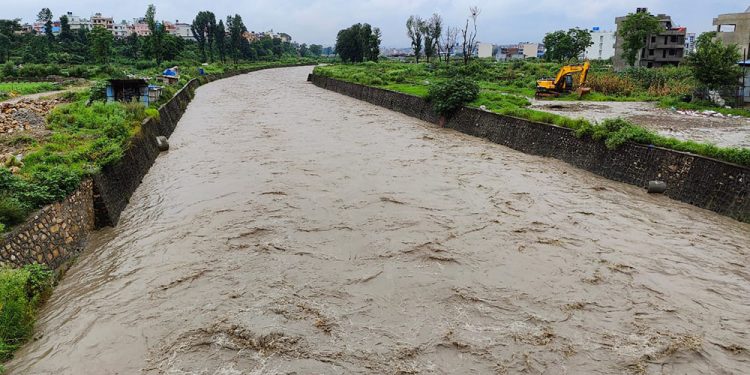 लगातारको बर्षाले देशका विभिन्न नदीमा सतर्कता तह पार, सतर्क रहन आग्रह