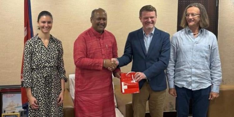 मुख्यमन्त्री सिँह र स्विस नियोगका अधिकारीबीच भेट