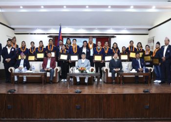प्रधानमन्त्रीबाट महिला भलिबल खेलाडीलाई पुरस्कार वितरण