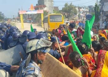 चुरे संरक्षणको माग गर्दै मधेस प्रदेशको मुख्यमन्त्री कार्यालय अगाडी गरे प्रदर्शन