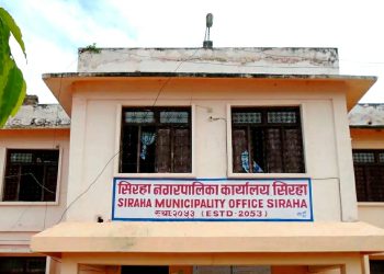 सिराहा: सन्हैठामा निर्माधिन १० सैया अस्पतालको निर्माण काम सम्पन्न नहुँदै हाकिम लेखापालको मिलेमतोमा लाखौको भुक्तानी