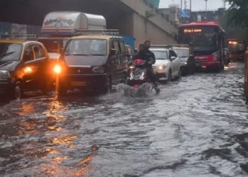 भारतको मुम्बईमा भिषण वर्षा, विद्यालय र कलेज बन्द