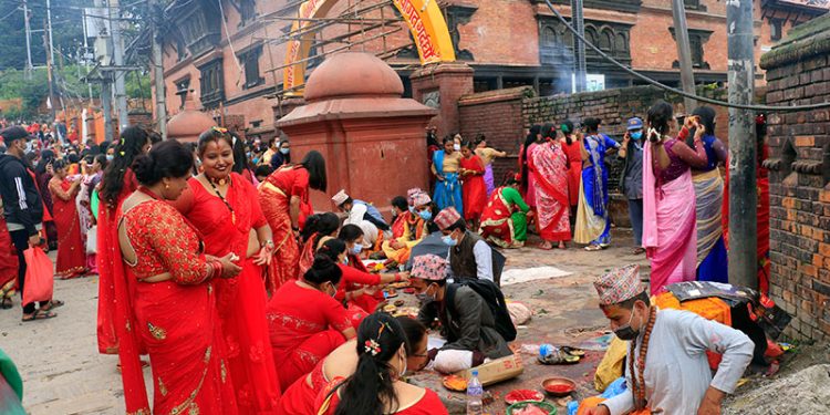 आज हरितालिका तीज, महादेवको पूजा आराधना गरी मनाइँदै