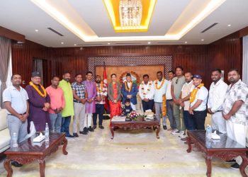 प्रधानमन्त्री ओलीसंग नवनिर्वाचित अध्यक्ष भण्डारीको ११ बुँदे माग