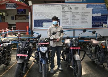 एकै नम्बरका पाँचवटा मोटरसाईकलसहित २ जना नियन्त्रणमा