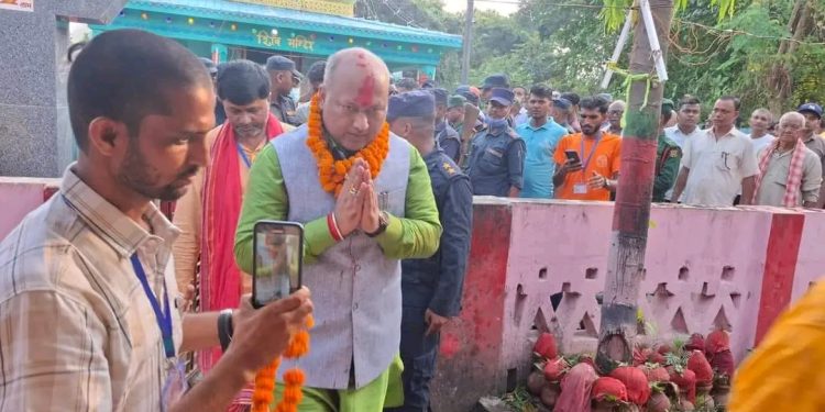 मुख्यमन्त्री सतिशकुमार सिँह द्वारा माॅ डाक्नेश्वरी मन्दिरको प्राड़गमा भई रहेको बिजया दशमीको मेलाको उद्धाटन