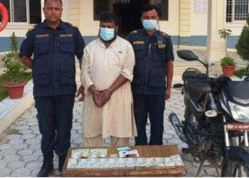 महोत्तरीबाट स्रोत नखुलेको झण्डै १२ लाख रुपैयाँसहित एकजना पक्राउ