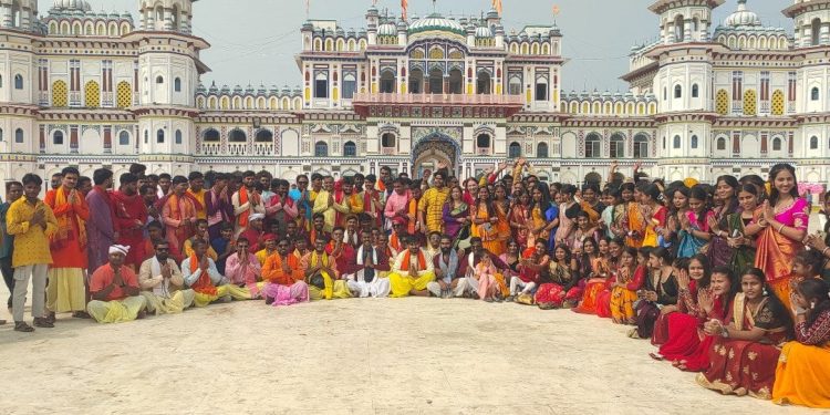 मिथिलाको पहिरन जगेर्ना गर्ने उद्देश्यले जनकपुरमा धोती, कुर्ता,साड़ी जुलुस