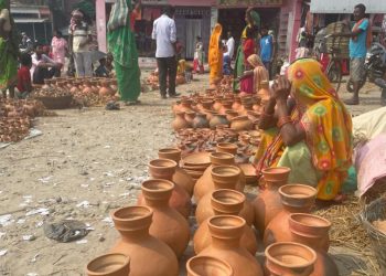 बिजुलीको झिलिमिलीले बिक्री हुन छाडे माटोका पाला, मिथिलाका कुम्हाले चिन्तित