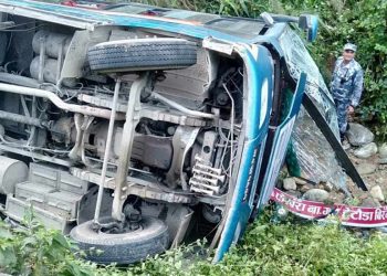 वीरगन्जबाट पोखरा जाँदै गरेको बस हेटौँडामा दुर्घटना, १७ जना घाइते