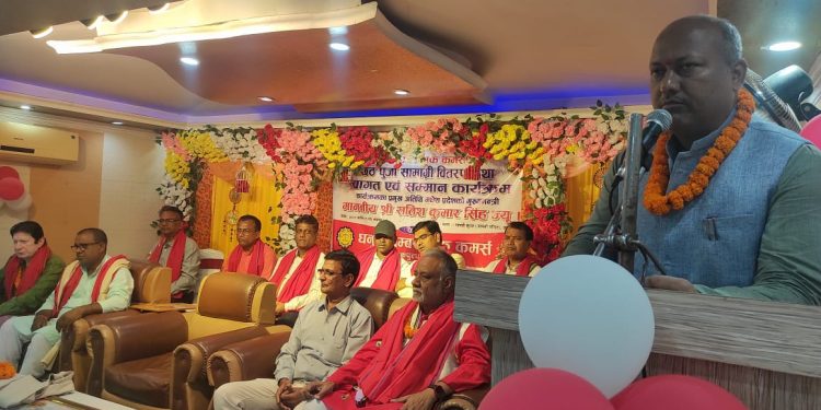 छठका व्रतालुलाई पूजन सामग्री वितरण