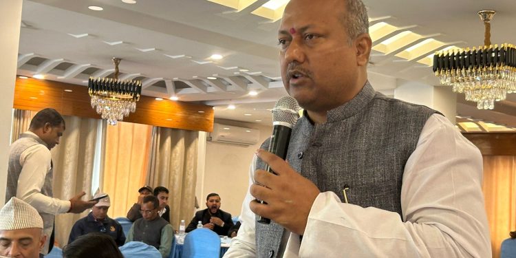 विकासका लागि गौरवका योजना समयमा सम्पन्न हुनुपर्छ : मुख्यमन्त्री सिंह