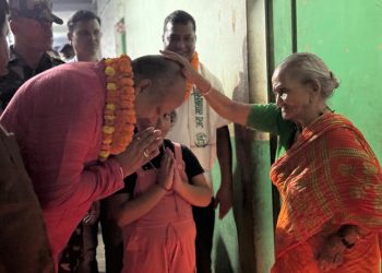 मधेसका ‘सिएम’ सिंहले तीनवटा आश्रममा मनाए दीपावली