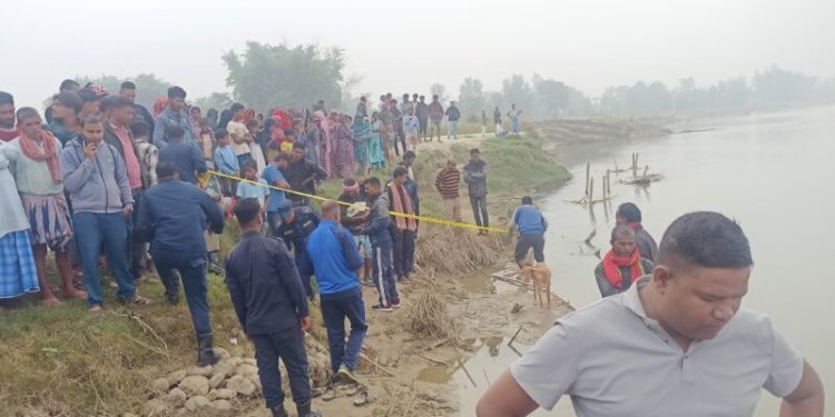कार्तिक पूर्णिमाको क्रममा स्नान गर्न कमला नदी पुगेका एक बालक डुबेको तिनदिन पछी आफैँ तैरिए