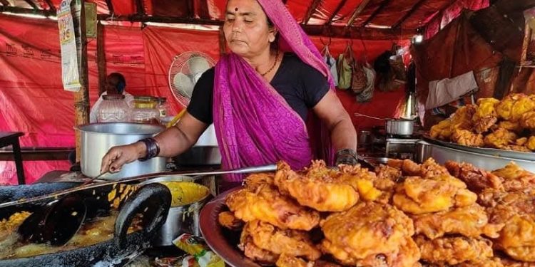 खान जाने होईन– खजुरीको सुस्वादु प्याजी??