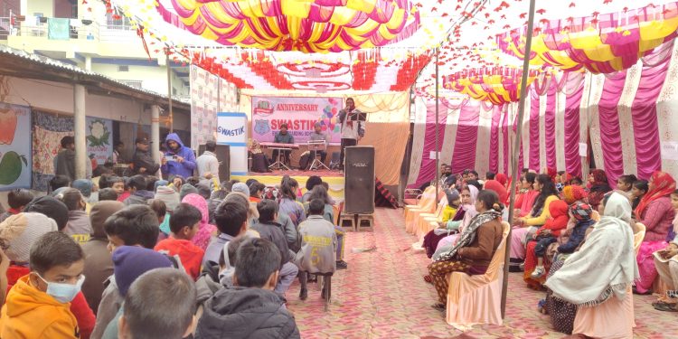 स्वस्तिक इङ्गलिश बोर्डिङ्ग स्कुलले भव्य रूपमा मनायो १०औँ वार्षिकोत्सव