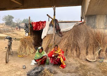 बेसाहारा मुसहर बस्ती : पुल मुनिको बास, चिसो रात र भोको पेट