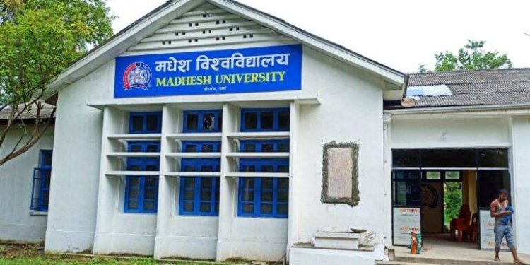 स्नातकोत्तर तहमा जनप्रशासनका कक्षा सञ्चालन गर्दै मधेश विश्वविद्यालय
