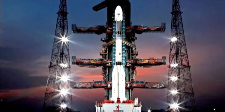 पहिलाे पटक टावररहित माेबाइल सेवा, भारतवाट अन्तरिक्षमा लञ्च गरिँदै उपग्रह